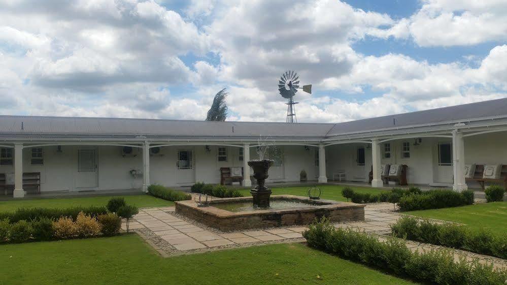 La Riviera Boutique Guesthouse & Spa Aliwal North Dış mekan fotoğraf